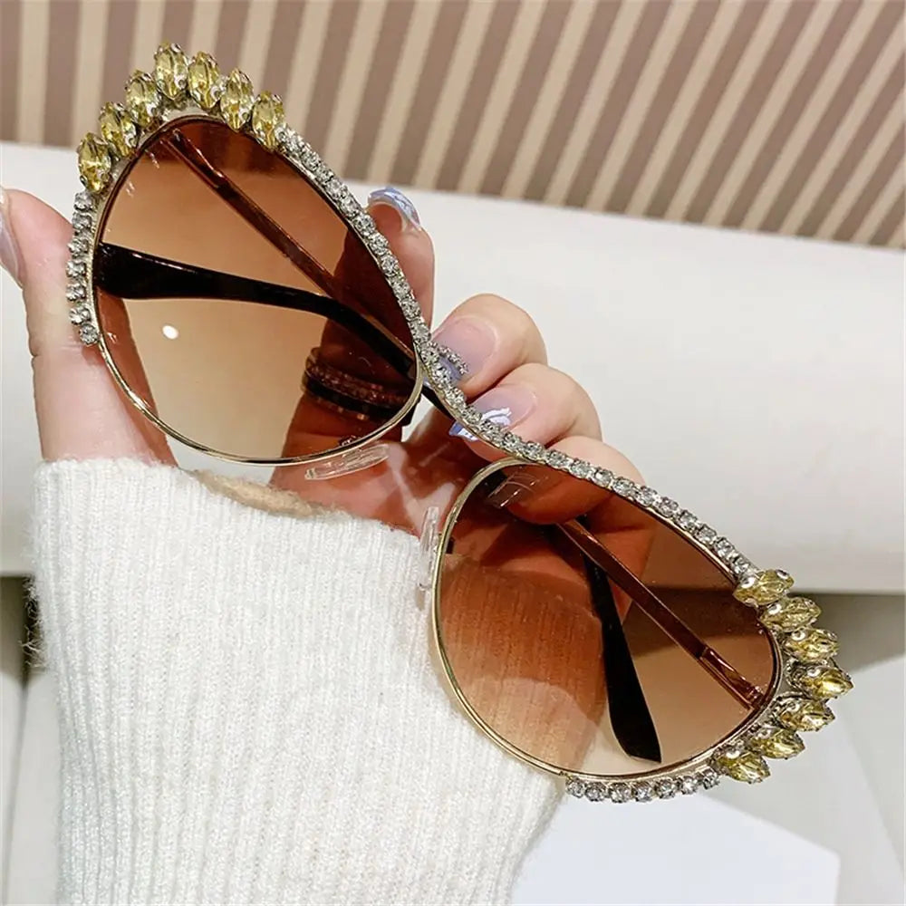 Oversized Diamond SUNGLASSES for Women Fashion Cat Eye RHINESTONE Sunglasses Bling Jeweled Frame Costume Party Glasses