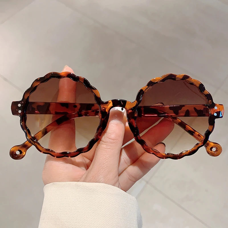 Fashion Round Sunglasses Trendy Vintage Flower Shaped Rim Gradient Sun Glasses 2024 New Brand Design Stylish Shades